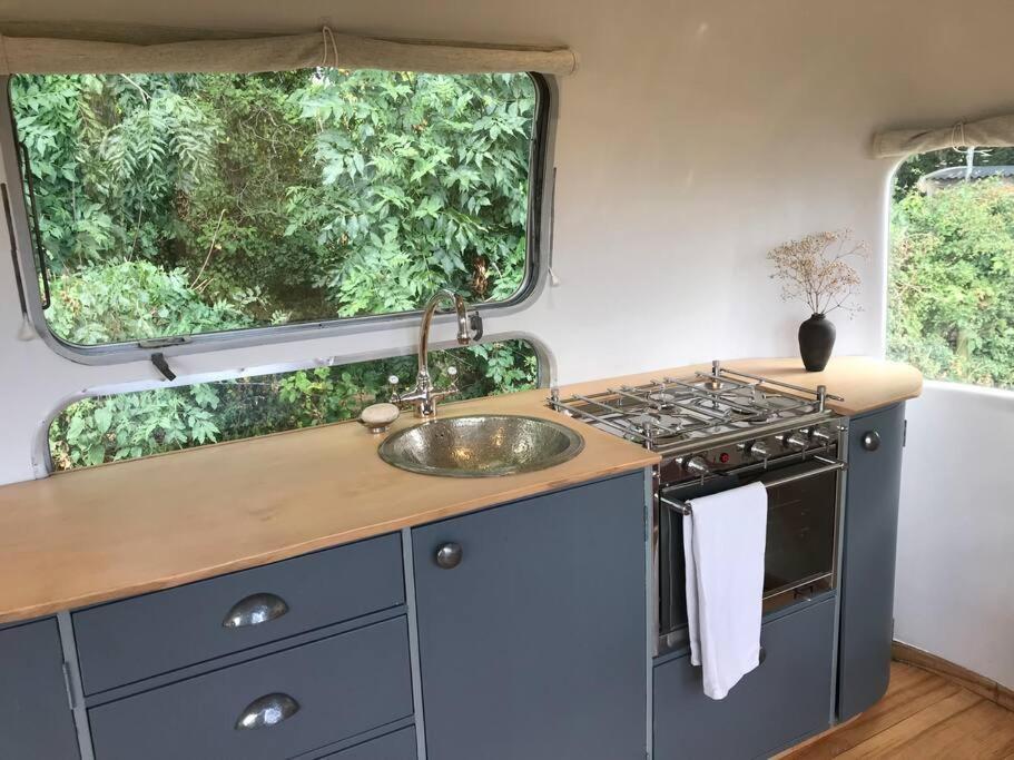 Airstream, Vintage American Caravan & Hottub Ashburton Eksteriør billede