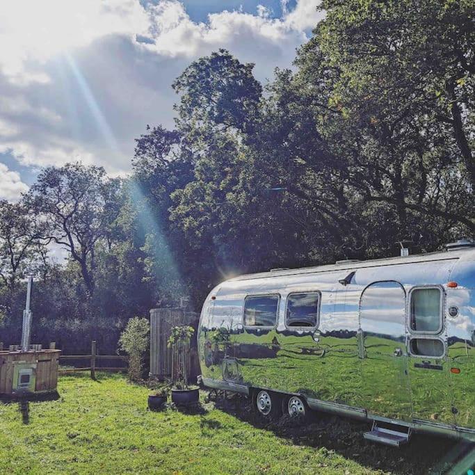 Airstream, Vintage American Caravan & Hottub Ashburton Eksteriør billede