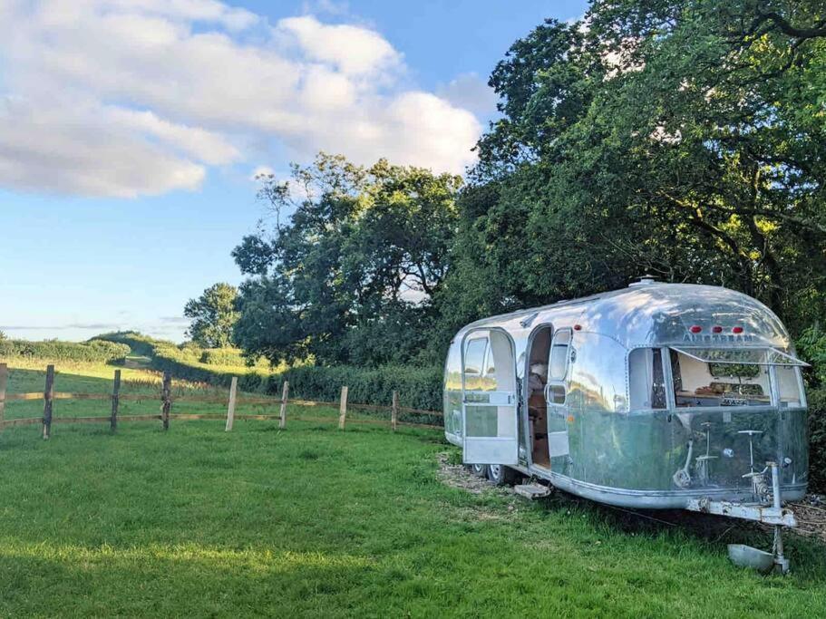 Airstream, Vintage American Caravan & Hottub Ashburton Eksteriør billede