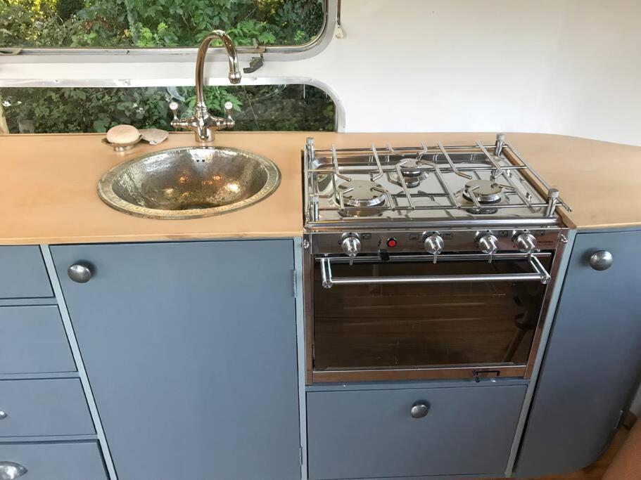 Airstream, Vintage American Caravan & Hottub Ashburton Eksteriør billede