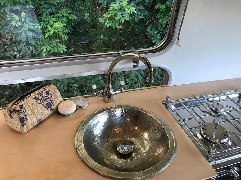 Airstream, Vintage American Caravan & Hottub Ashburton Eksteriør billede