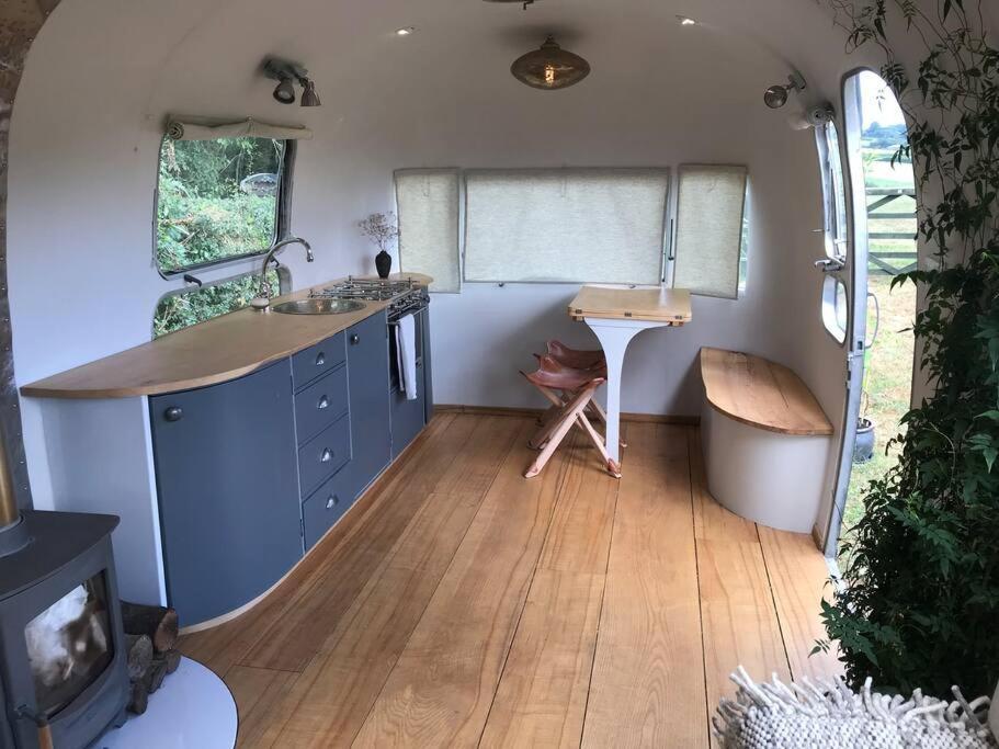Airstream, Vintage American Caravan & Hottub Ashburton Eksteriør billede